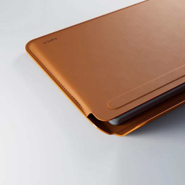 Epico Leather Sleeve kožené pouzdro pro Macbook Pro 13,3"/Air 13"/Air 13,6" hnědé - Puzdra - Obrázok A2LL000K01