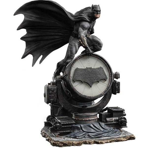 E-shop Soška Iron Studios Batman na Batsignal Deluxe - Zack Snyder`S Juistice League - DC Comics - Art Scal
