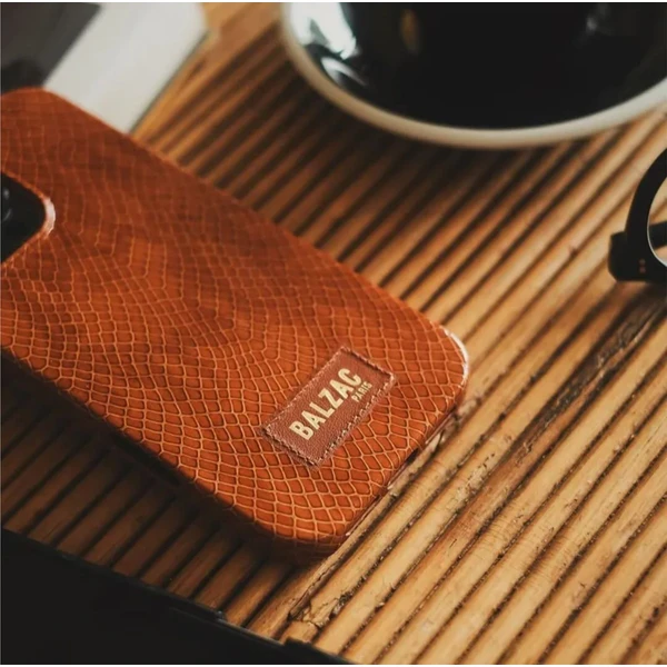 Native Union x Balzac Embossed Cognac MagSafe kryt iPhone 15 - Puzdra - Obrázok ZZ2K000K01